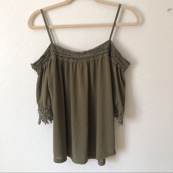 ❌SOLD❌RUE21 Boho Cold Shoulder Top Lace Trim Olive - Picture 4 of 4